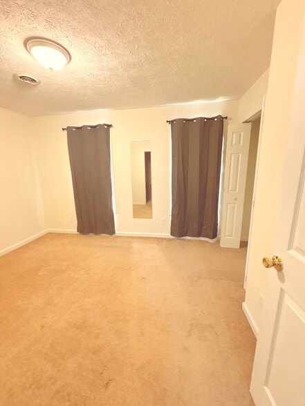 Building Photo - 14 Lake Village Ct