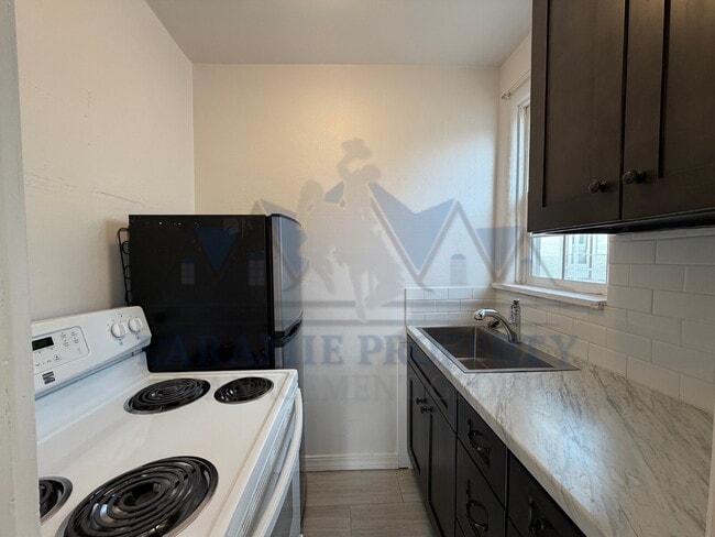 Building Photo - 1 Bed 1 Bath Apartment