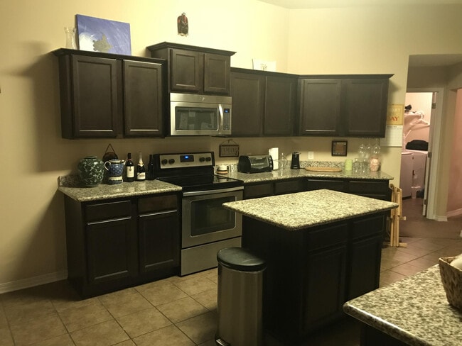 Building Photo - 8173 Verdura St