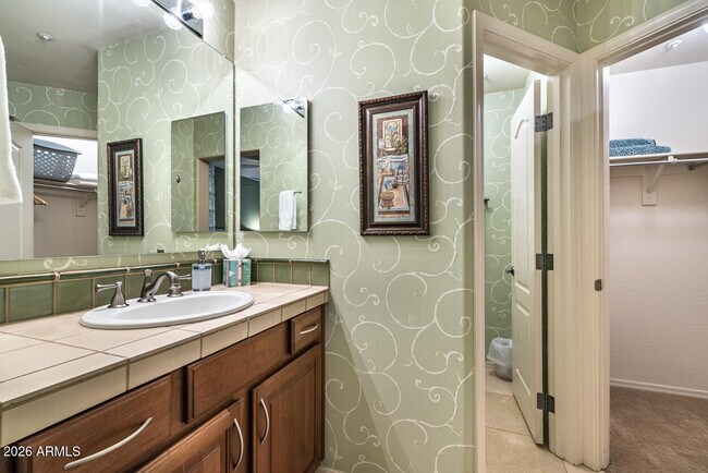 Building Photo - 1664 E Bridgeport Pkwy