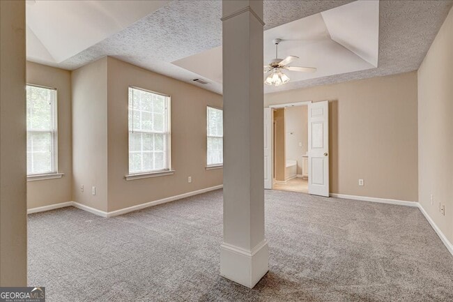 Building Photo - 1475 Trafalgar Way