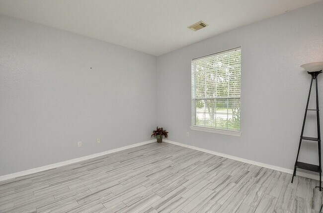 Building Photo - 2515 Lansing Cir