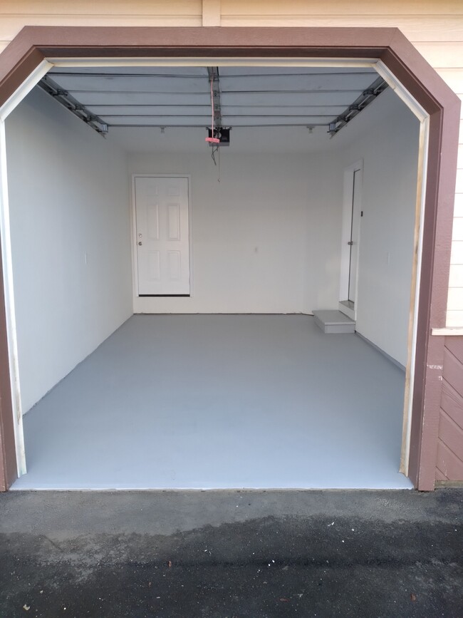 Garage - 608 S Division St