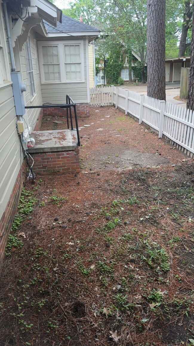 Building Photo - Beautiful duplex in Belhaven!! ALL UTILITIES INCLUDED!!!