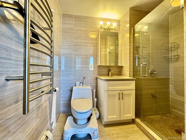 Building Photo - 132-26 Avery Ave