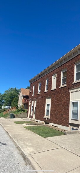 Building Photo - 364 College Ave