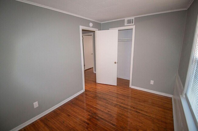 Building Photo - 1507 W Worley St