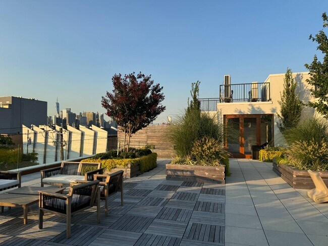 Building Photo - 189 Conover St