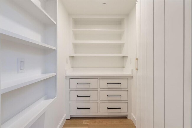 Building Photo - 827 NW 8th St