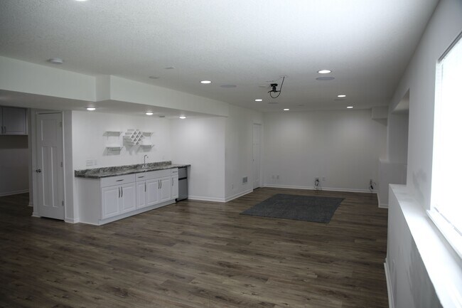 Building Photo - 16513 Dodd Ln