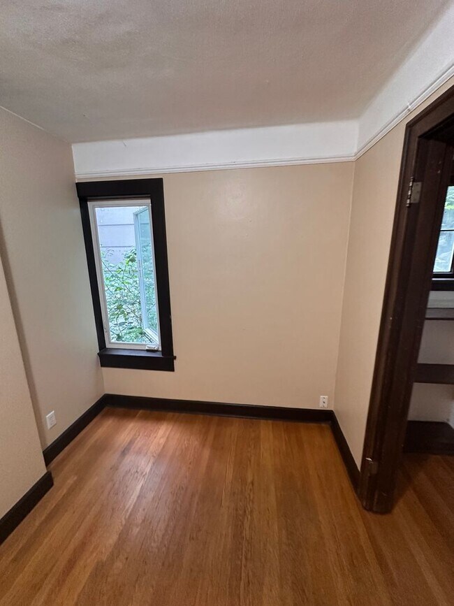 Building Photo - Bungay 22nd Ave Apartments - UW