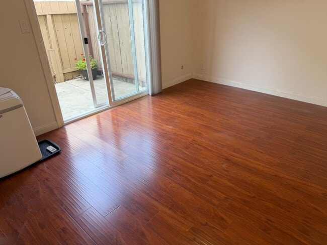 Building Photo - 670 Azara Pl