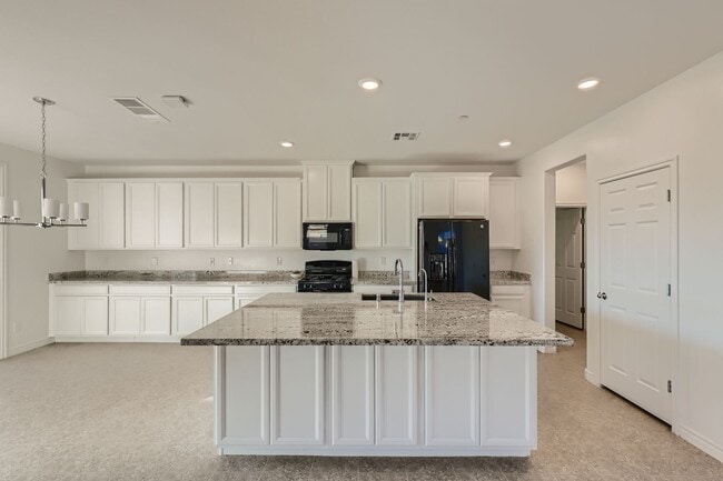 Building Photo - Beautiful 4 bed, 4.5 bath, 3 car garage with full casita!