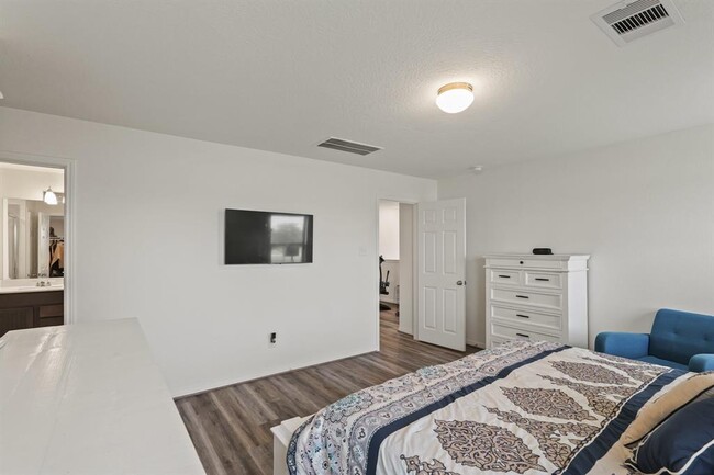 Building Photo - 4826 Hickory Deer Ln