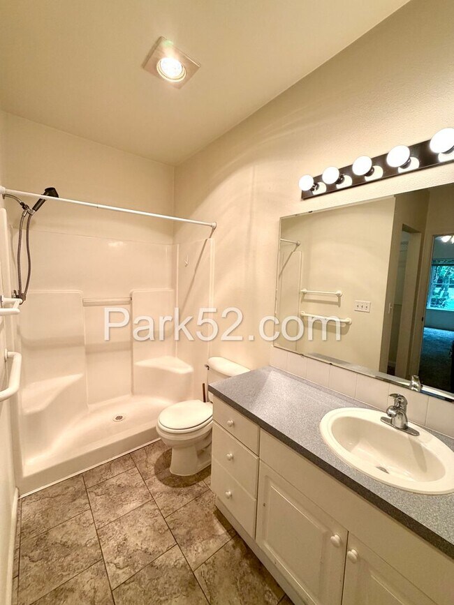 Building Photo - 2 Bedroom Plus Office Condo in DuPont!