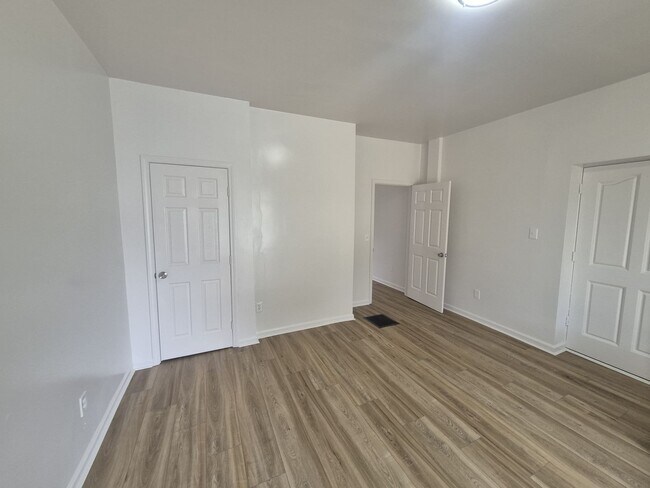 Building Photo - 143 Kenton St