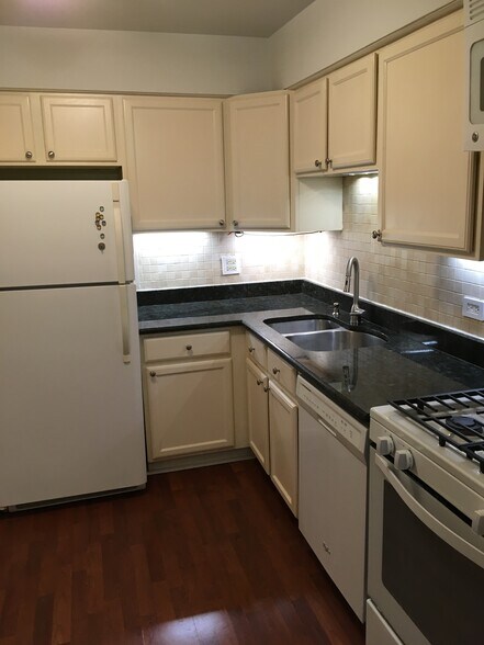 Building Photo - 1493 N Winslowe Dr