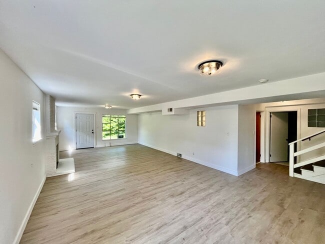 Building Photo - Newly Renovated Seattle 3bed 2bath Home