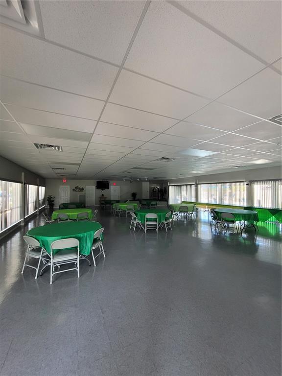 Building Photo - 1100 E Bay Dr
