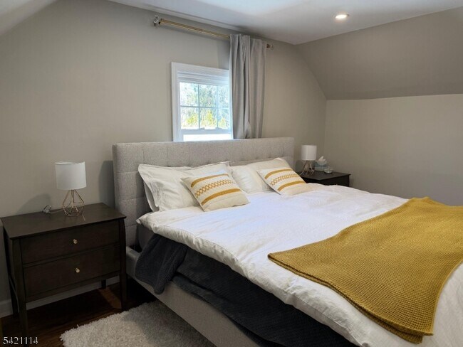 Building Photo - 321 Minute Arms Rd