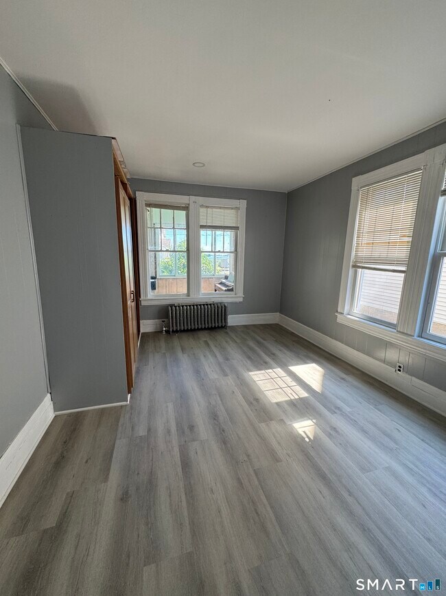 Building Photo - 11 Betts Pl
