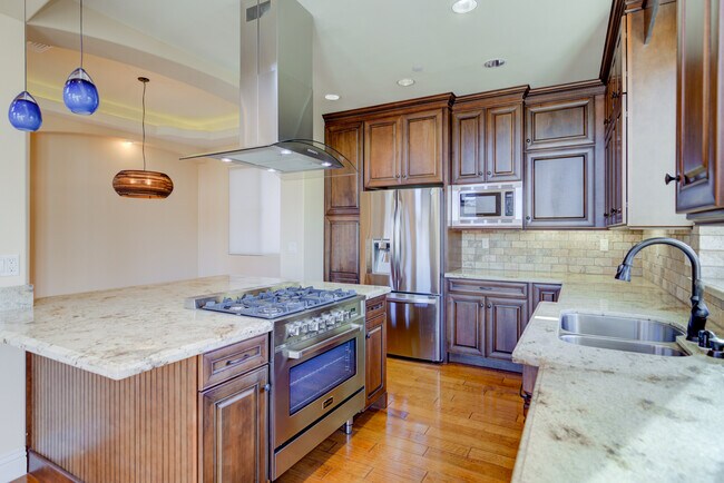 Building Photo - 612 N Juanita Ave