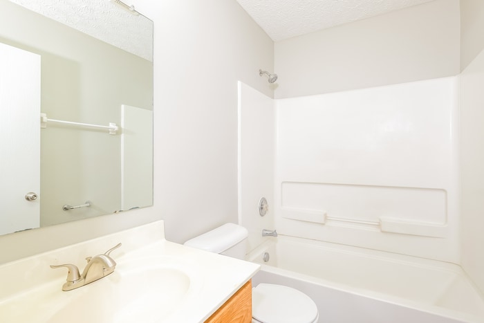 Building Photo - 4644 Kenross Dr