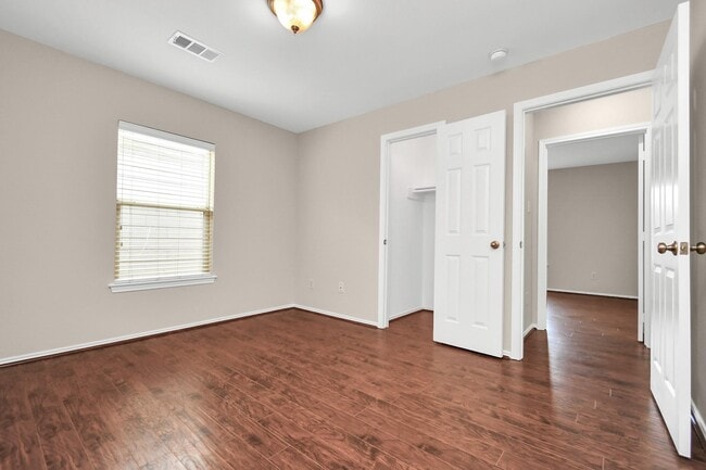 Building Photo - 8045 Ellinger Ln