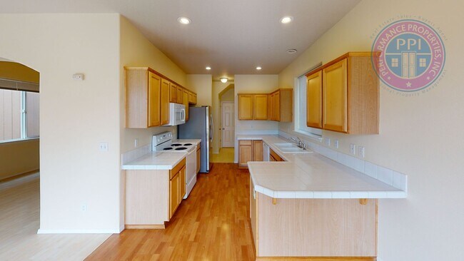 Building Photo - Beaverton - Two En-Suites! LVT Plank Flooring, No Carpet