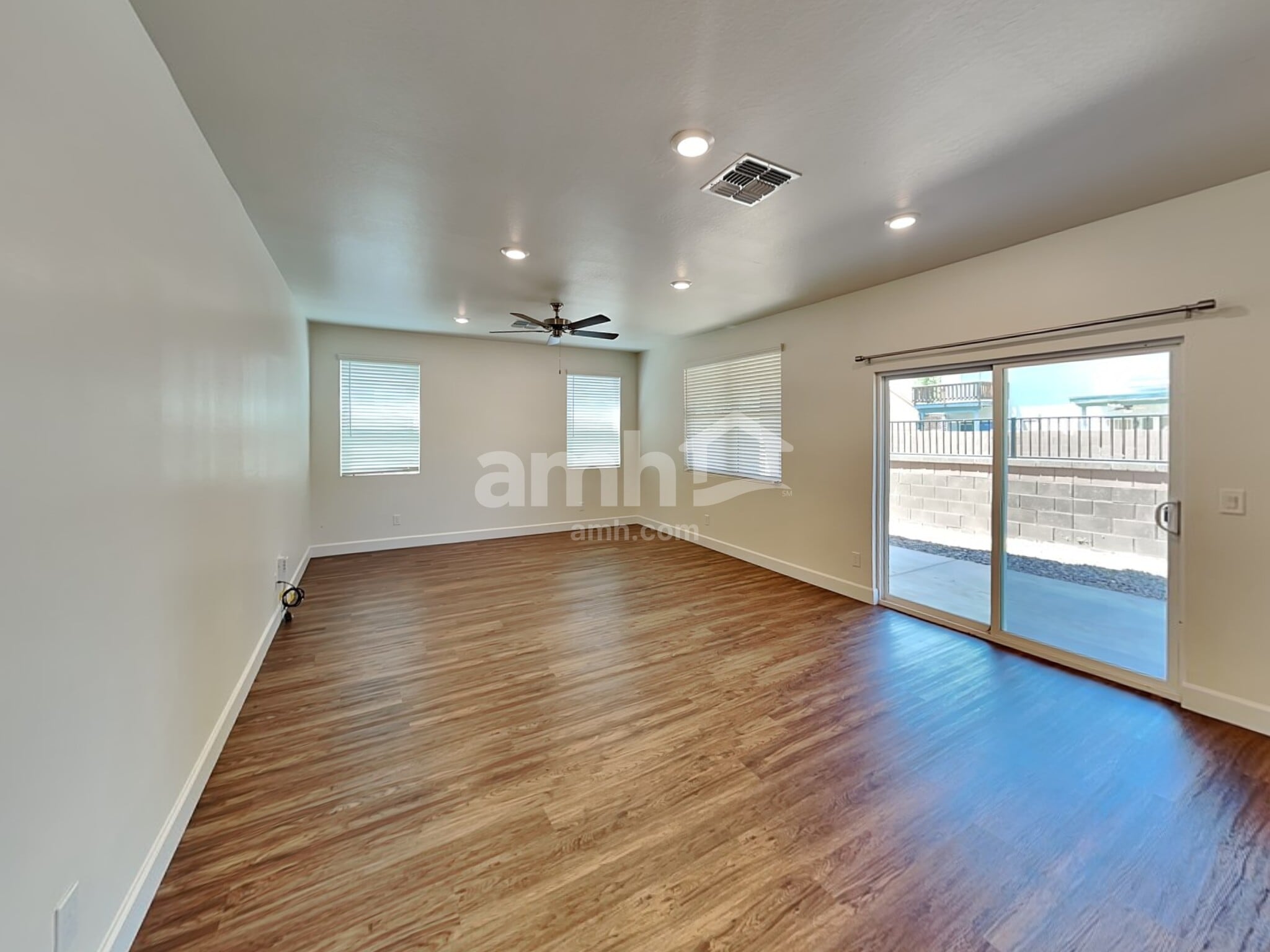Building Photo - 614 W Hackamore Ave
