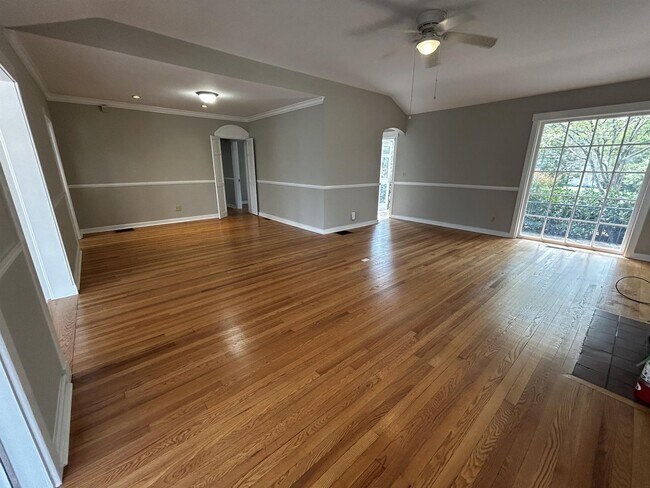 Building Photo - 101 E Lewis Rd