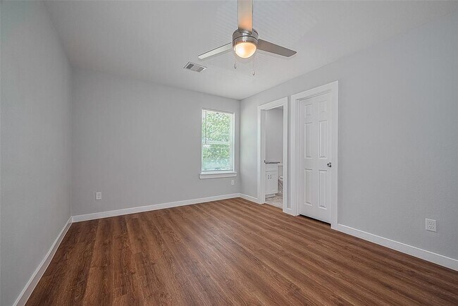 Building Photo - 6611 Bacher St