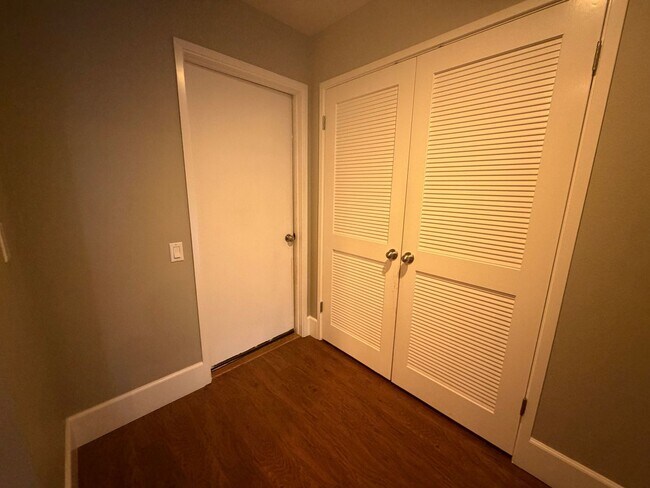 Building Photo - Gorgeous 3-Bedroom House in Gold River with pool