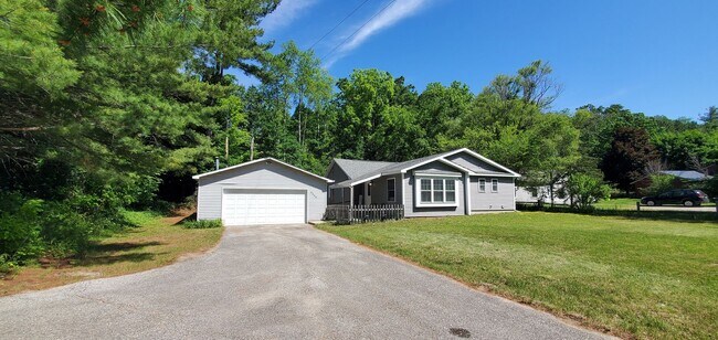 Building Photo - Furnished 3 Beds/2 Baths Old Mission Penin...