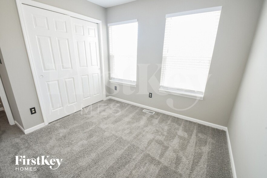 Building Photo - 443 N Odell St