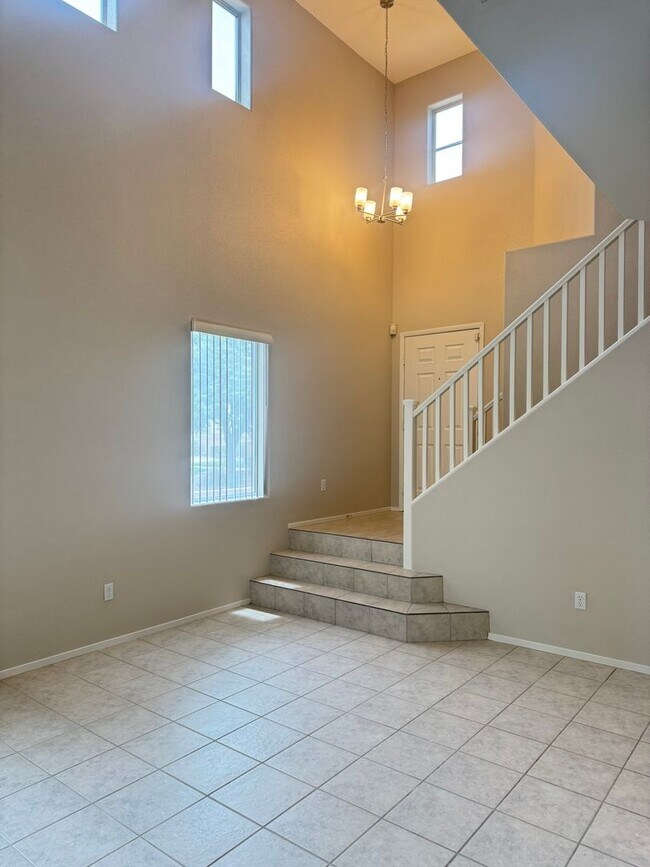 Building Photo - Must see 4 bedroom 2.5 baths home with NEW...