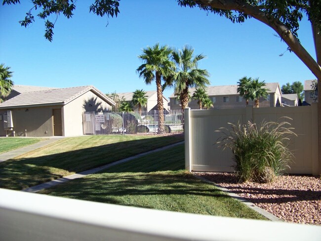 Building Photo - Sky Hawk Townhome