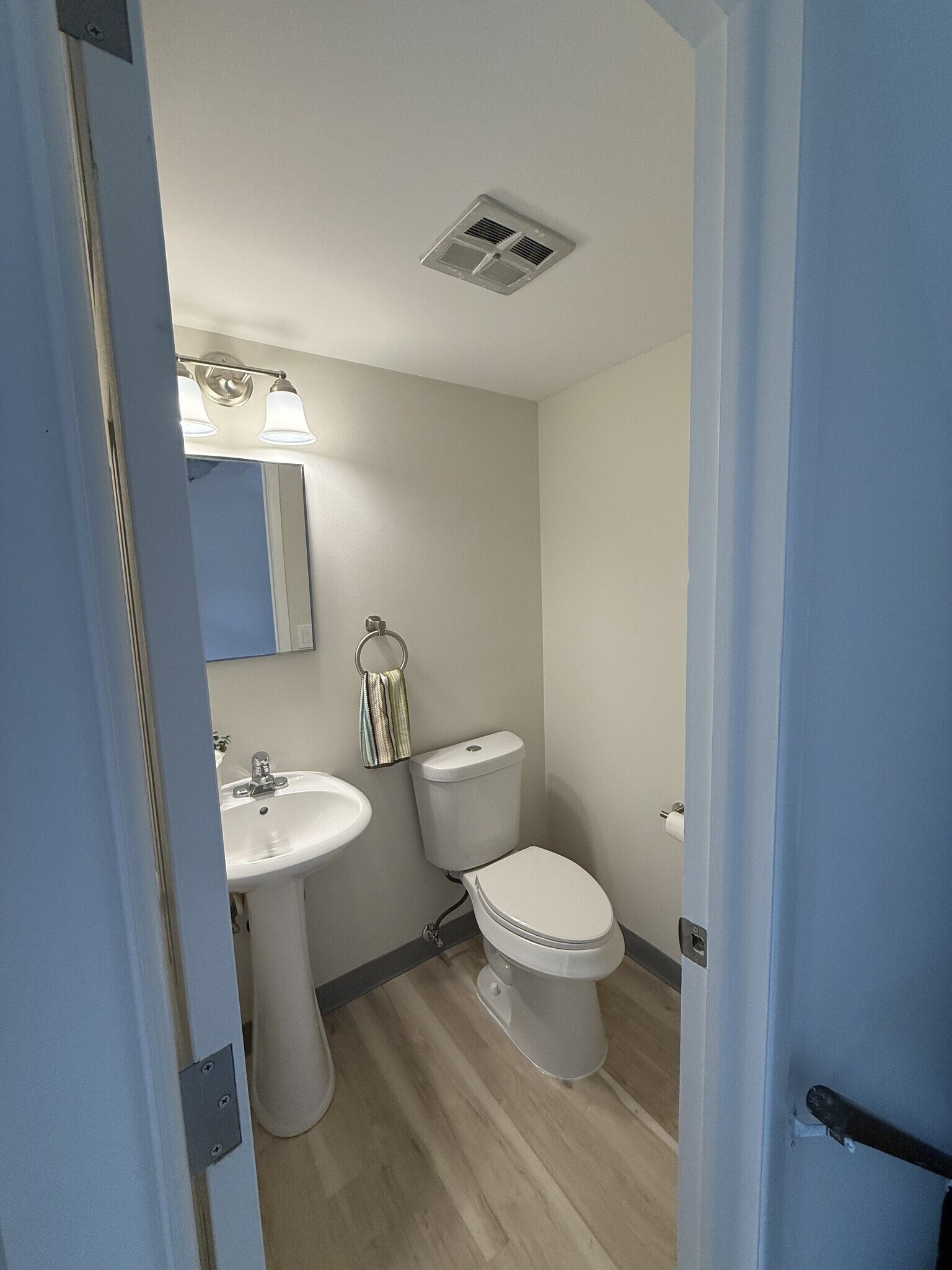 Updated bathroom with brand new fixtures - 1133 Tienken Ct