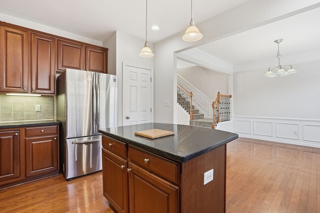 Building Photo - STUNNING TOWNHOME-AVAILABLE FOR IMMEDIATE ...