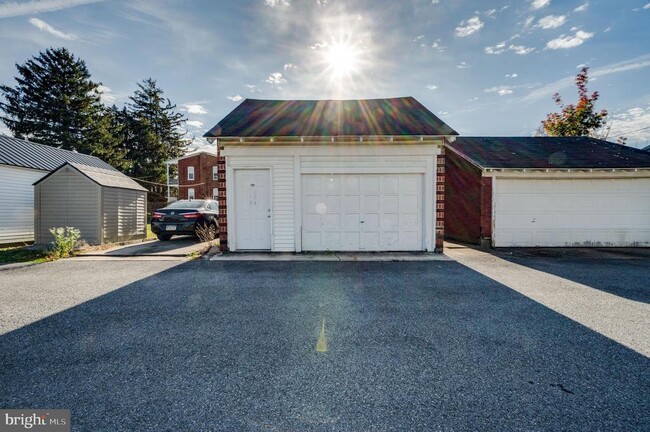 Building Photo - 121 W Arch St