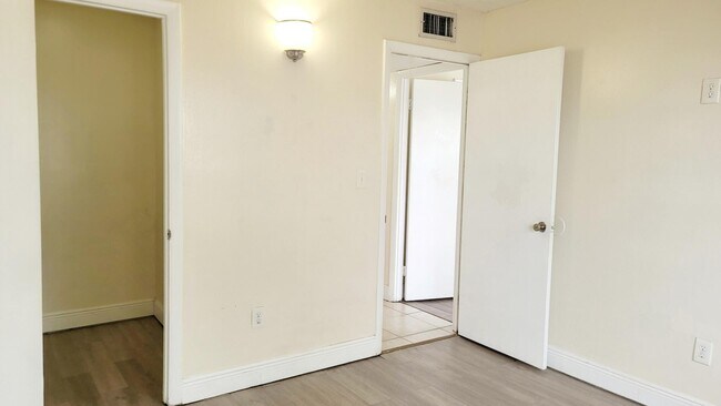 Building Photo - 494 NW 165th St