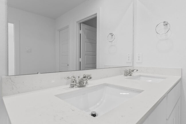 Building Photo - 1015 River Coral Ln