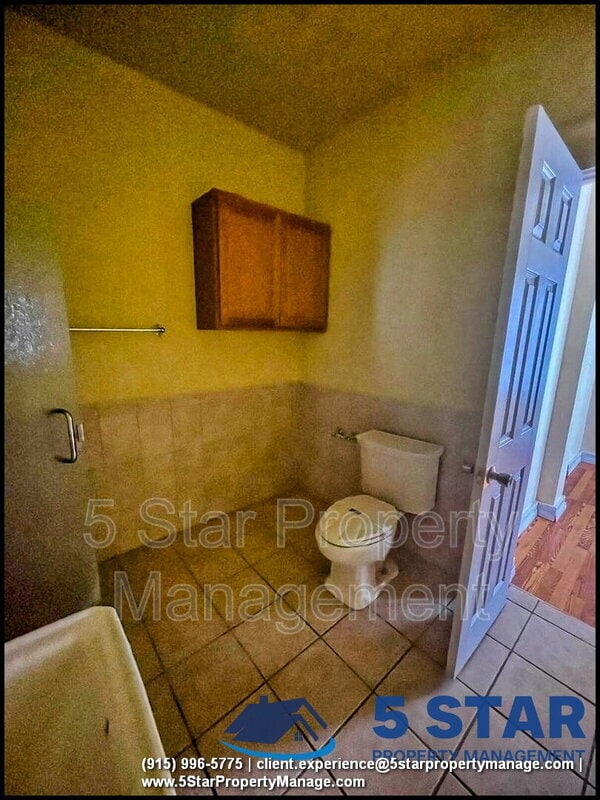 Building Photo - 2526 Yandell Dr