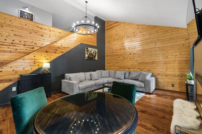 Building Photo - Beautiful Al Tahoe Home in South Lake Taho...