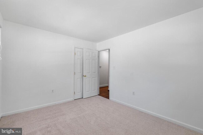 Building Photo - 10422 Floral Dr