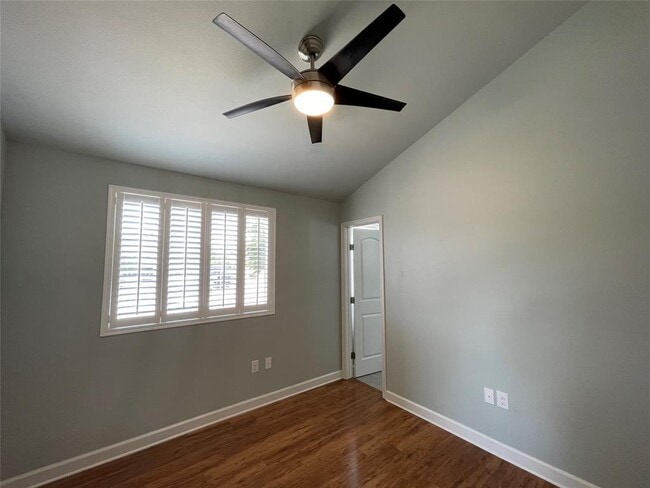 Building Photo - 5014 Evans Ave