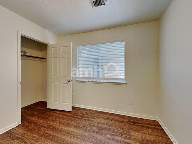 Building Photo - 10926 Windfern Lakes St