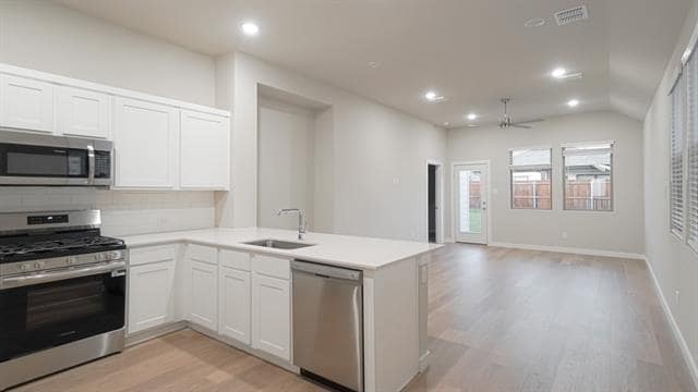 Building Photo - 912 Hazel Dr
