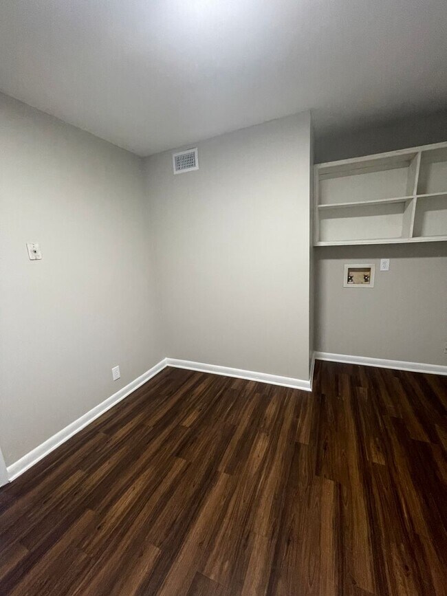 Building Photo - Totally Renovated 2 Bedroom Home Close to Downtown Nashville!