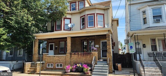 Building Photo - 856 Quinton Ave